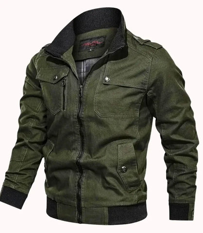 Jaqueta masculina militar casual com zíper, corte slim fit, algodão puro, ideal para dias frescos, estilo moderno com detalhes funcionais.