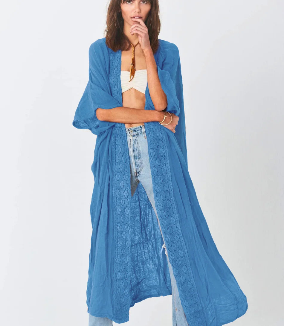 Kimono longo boho feminino em poliéster e algodão com detalhes em renda, estilo casual e sofisticado, ideal para combinações elegantes.