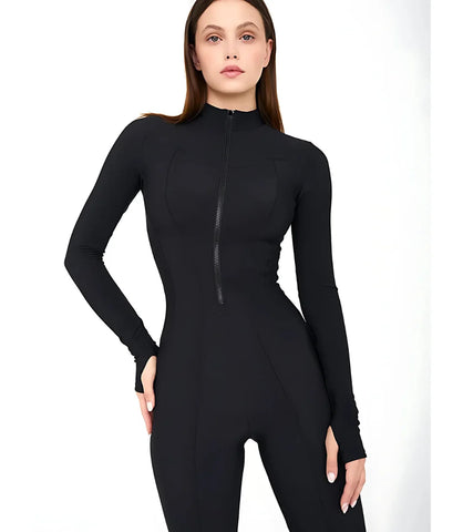 Macacão Longo Feminino com Manga Longa em tecido elástico, corte slim e zíper frontal. Elegante, confortável, ideal para diversas ocasiões. Preto