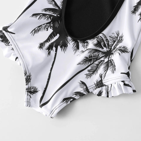 Conquiste a moda em família com o Maiô Mãe e Filha Floral da Coccus. Conforto e estilo em cada detalhe floral, perfeito para momentos especiais.