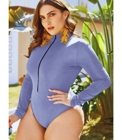 Maiô plus size feminino manga longa com zíper frontal e proteção UV, ideal para praia e esportes aquáticos.