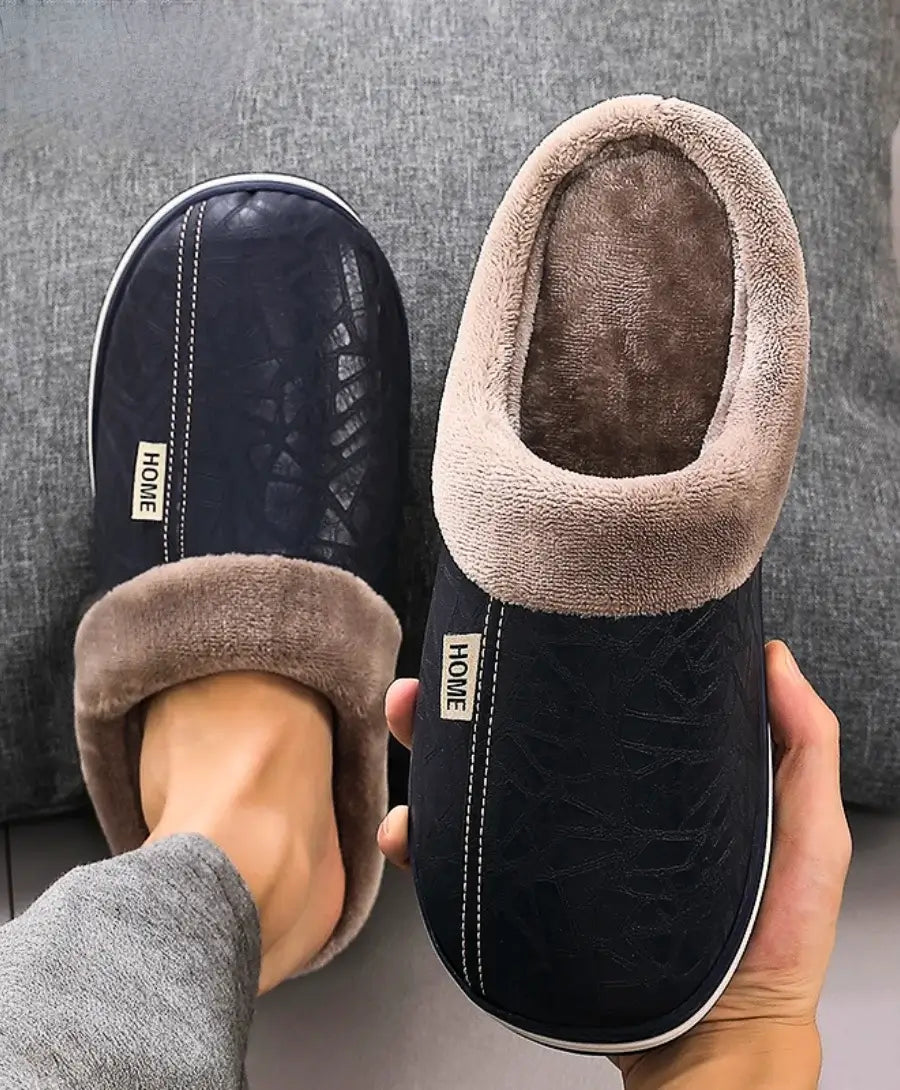 Pantufa masculina marrom de algodão antiderrapante com sola de EVA para conforto e segurança no inverno. Anellimn