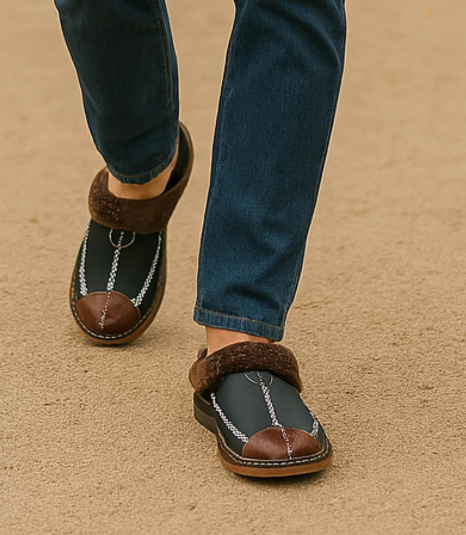 Pantufa Fechada Forrada com Pelúcia Térmica e Solado Antiderrapante