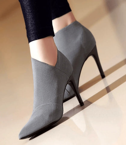 Peep Toe Feminino Salto Alto Confortável, design minimalista e moderno, ideal para eventos formais e uso casual.
