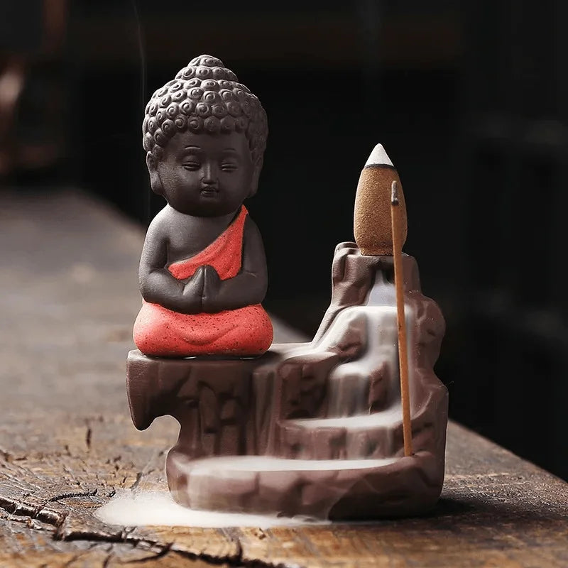Porta Incenso de Buda Monge Cascata: Acessório de cerâmica para momentos de serenidade, yoga e meditação