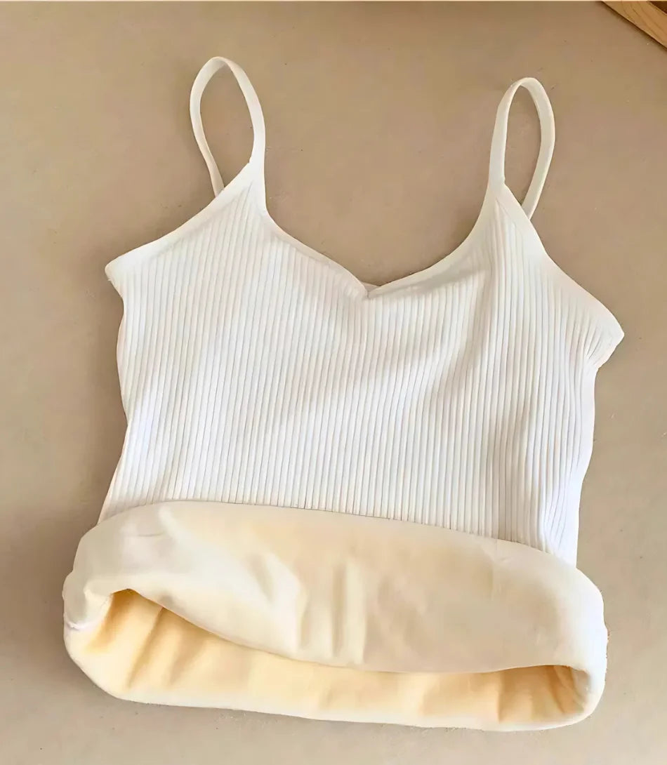 Regata Feminina Térmica com Alças Finas em tecido isolante, ideal para manter o calor e garantir estilo no inverno.