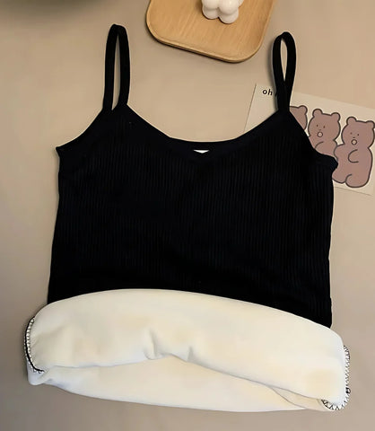 Regata Feminina Térmica com Alças Finas em tecido isolante, ideal para manter o calor e garantir estilo no inverno.