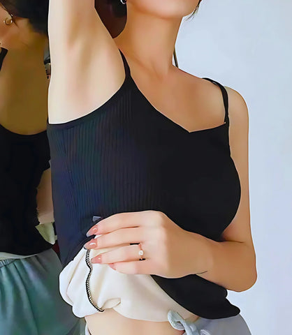Regata Feminina Térmica com Alças Finas em tecido isolante, ideal para manter o calor e garantir estilo no inverno.