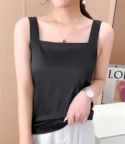 Regata de cetim feminina sofisticada, com caimento impecável e tecido acetinado leve, perfeita para composições elegantes. Preta
