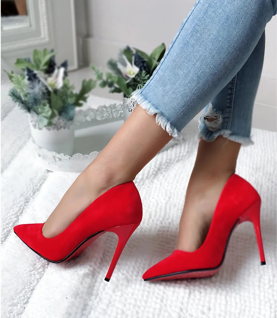 Scarpin Feminino Salto Alto Fino com Bico Fino e Camurça Macia