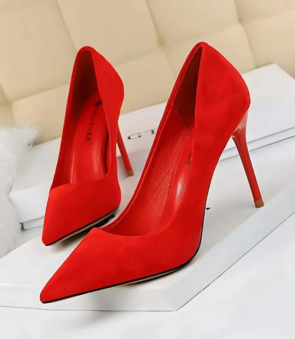 Scarpin Feminino Salto Alto Fino com Bico Fino e Camurça Macia