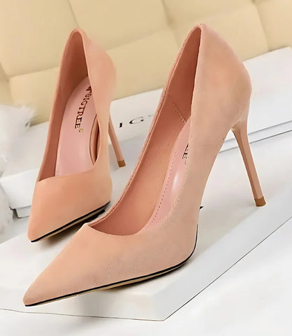 Scarpin Feminino Salto Alto Fino com Bico Fino e Camurça Macia