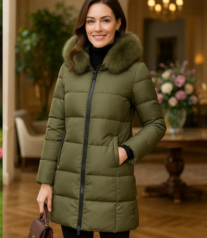 Sobretudo Feminino Térmico com Gola de Pelo, acolchoado e elegante, ideal para o inverno, com estilo moderno e decote alto.
