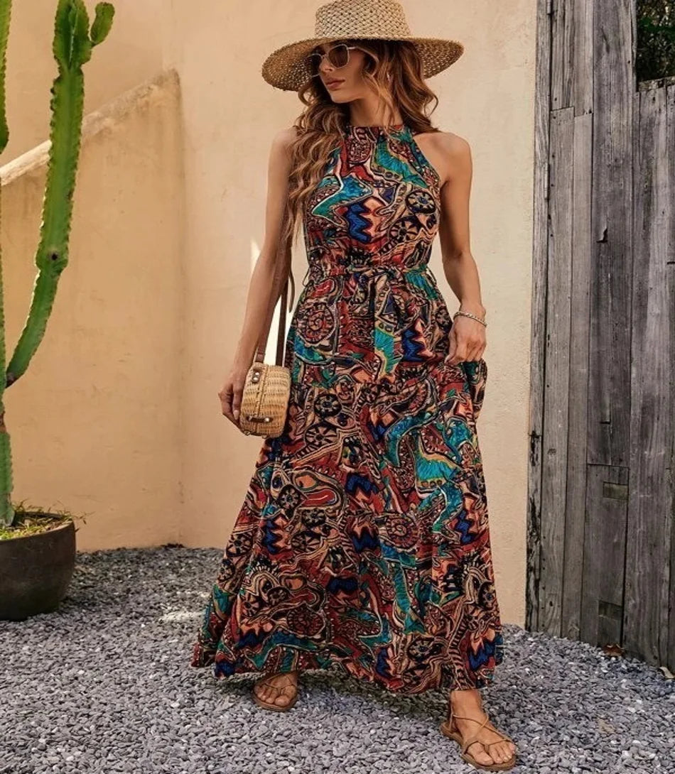 Vestido Boho Longo Feminino com estampa vibrante e decote halter, estilo boho, perfeito para eventos casuais e elegantes.