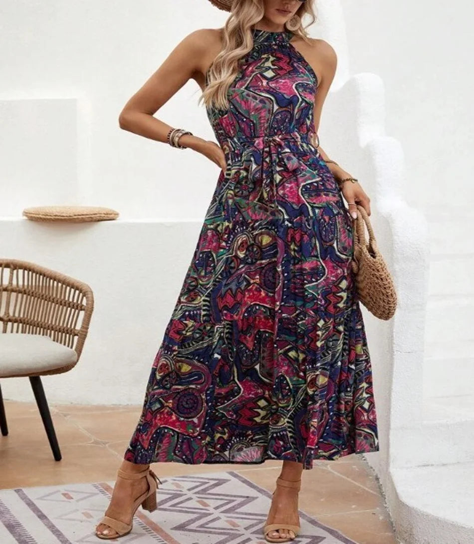 Vestido Boho Longo Feminino com estampa vibrante e decote halter, estilo boho, perfeito para eventos casuais e elegantes.