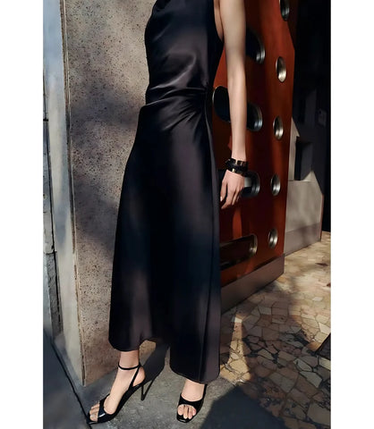 Imagem do Vestido Feminino Cetim Midi Elegante com decote drapeado, costas abertas e caimento fluido, ideal para eventos sofisticados.