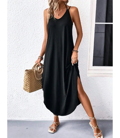 Vestido longo boho hippie chic de algodão preto, design casual com decote em "V", alças finas e fendas laterais, perfeito para conforto e estilo.