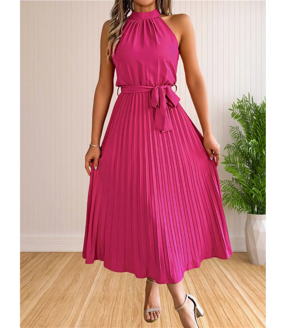 Vestido midi feminino plissado com gola alta, cinto ajustável e fenda lateral, disponível em tamanhos P a GG, ideal para looks elegantes e versáteis.