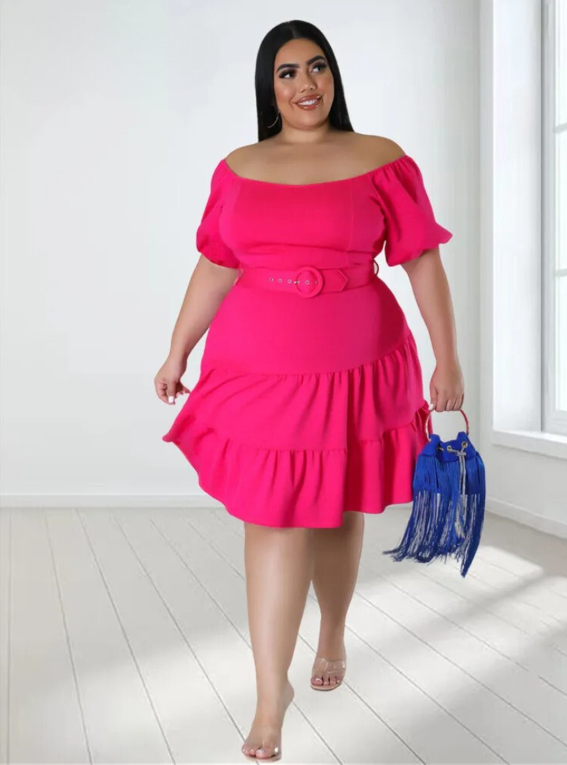 Vestido Plus Size Curto de Malha com Saia Rodada e Ombros de Fora - Conforto e Elegância