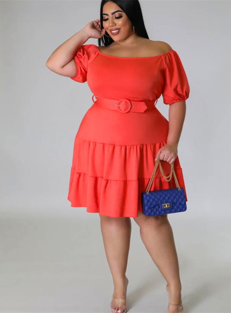 Vestido Plus Size Curto de Malha com Saia Rodada e Ombros de Fora - Conforto e Elegância