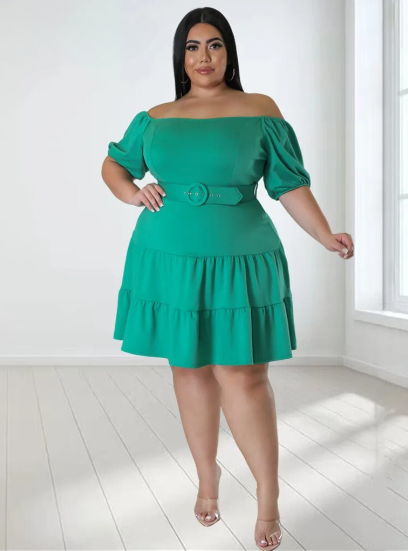 Vestido Plus Size Curto de Malha com Saia Rodada e Ombros de Fora - Conforto e Elegância