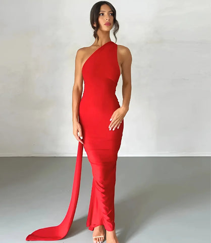 Vestido longo de festa ombro só com fenda e drapeado, elegância para casamentos e formaturas. Disponível na loja Anellimn&nbsp; com caimento impecável.