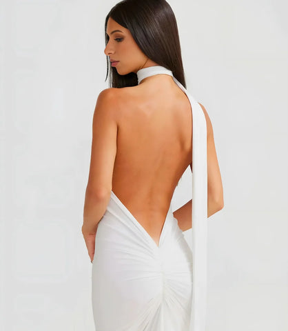 Vestido longo de festa ombro só com fenda e drapeado, elegância para casamentos e formaturas. Disponível na loja Anellimn&nbsp; com caimento impecável.