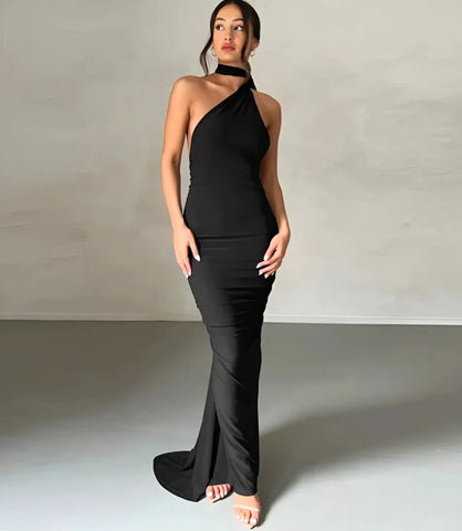 Vestido longo de festa ombro só com fenda e drapeado, elegância para casamentos e formaturas. Disponível na loja Anellimn&nbsp; com caimento impecável.