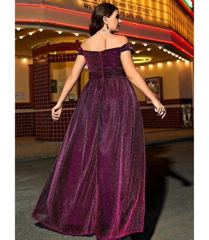 Vestido Longo de Festa Ombro a Ombro com Fenda Brilhante, disponível na loja&nbsp; ideal para ocasiões especiais com glamour e sofisticação.
