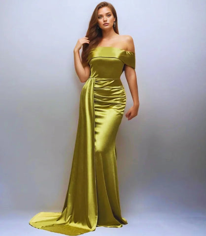 Vestido longo de festa ombro a ombro com calda em cetim, sofisticado e elegante para eventos especiais.