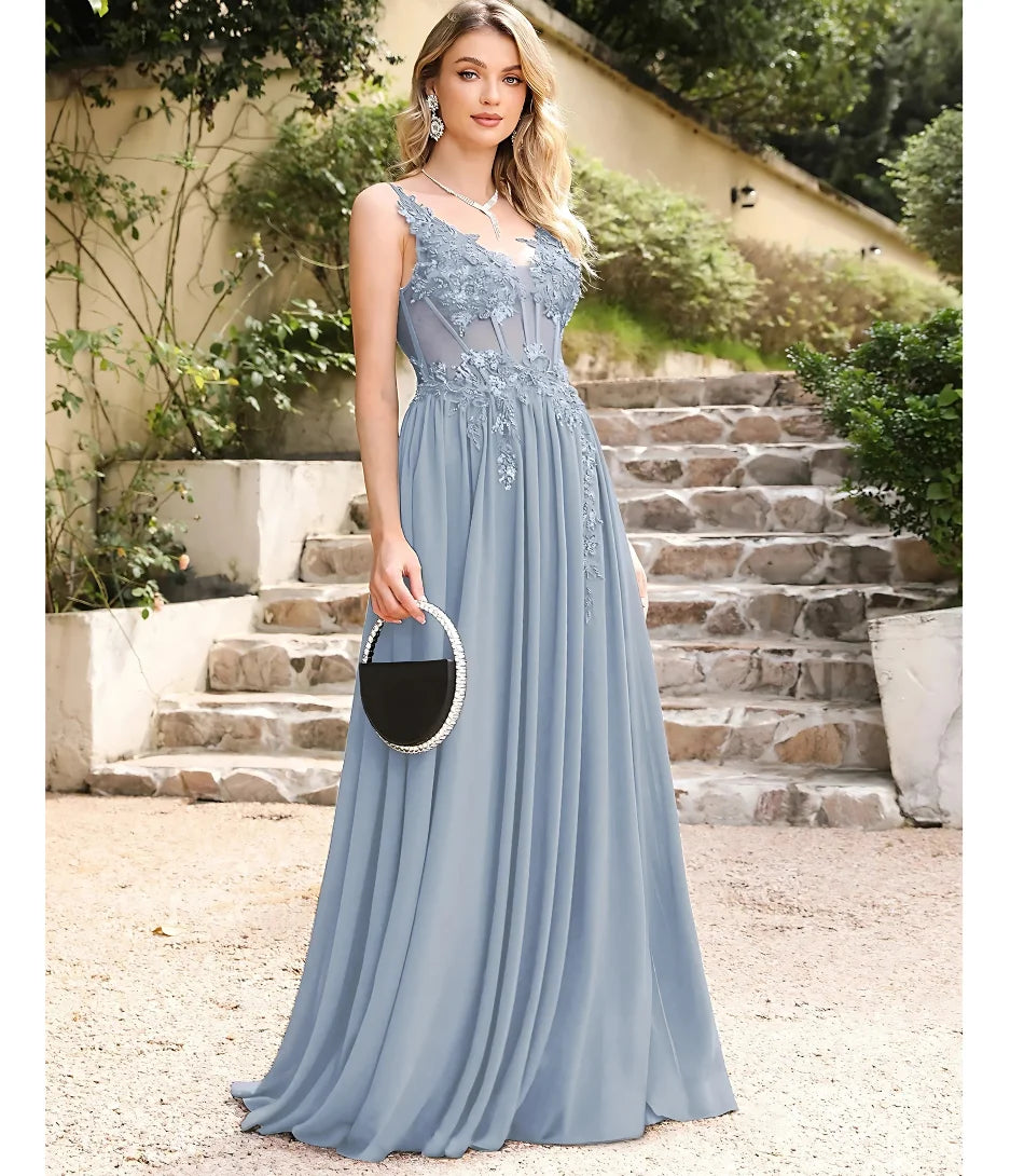 Vestido longo de festa em tule bordado, com transparência sofisticada e bordados florais, disponível na loja Anellimn