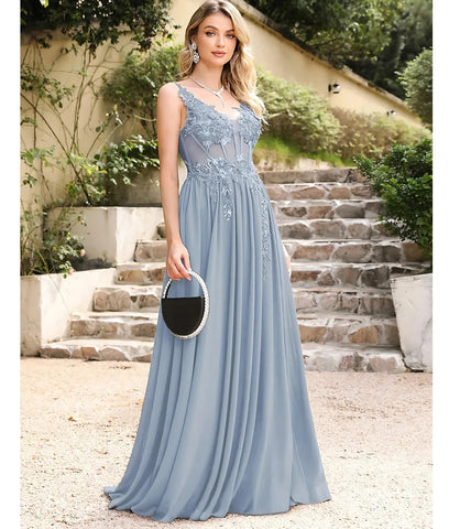 Vestido longo de festa em tule bordado, com transparência sofisticada e bordados florais, disponível na loja Anellimn