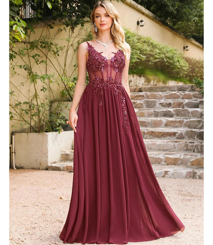 Vestido longo de festa em tule bordado, com transparência sofisticada e bordados florais, disponível na loja Anellimn