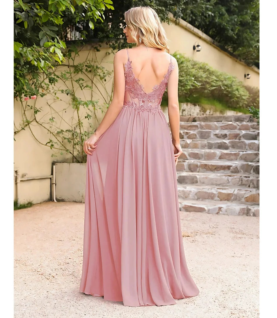 Vestido longo de festa em tule bordado, com transparência sofisticada e bordados florais, disponível na loja Anellimn