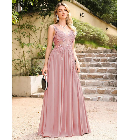 Vestido longo de festa em tule bordado, com transparência sofisticada e bordados florais, disponível na loja Anellimn