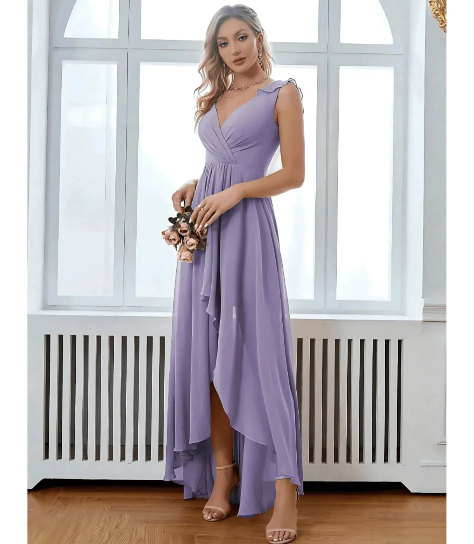Vestido Longo de Festa com Decote Transpassado e Babados, modelagem fluida e sofisticada.