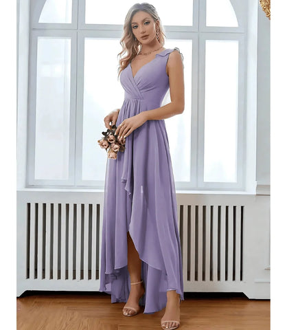 Vestido Longo de Festa com Decote Transpassado e Babados, modelagem fluida e sofisticada.