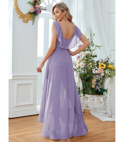 Vestido Longo de Festa com Decote Transpassado e Babados, modelagem fluida e sofisticada.