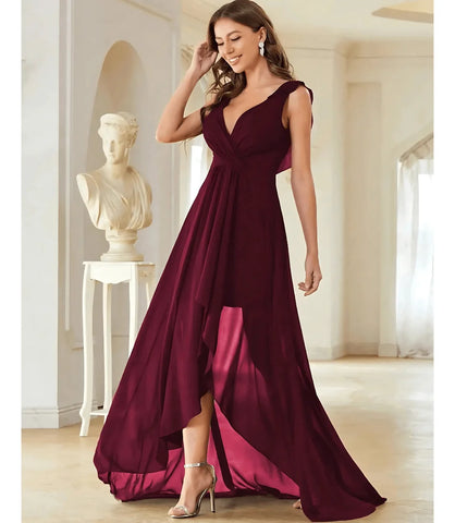 Vestido Longo de Festa com Decote Transpassado e Babados, modelagem fluida e sofisticada.
