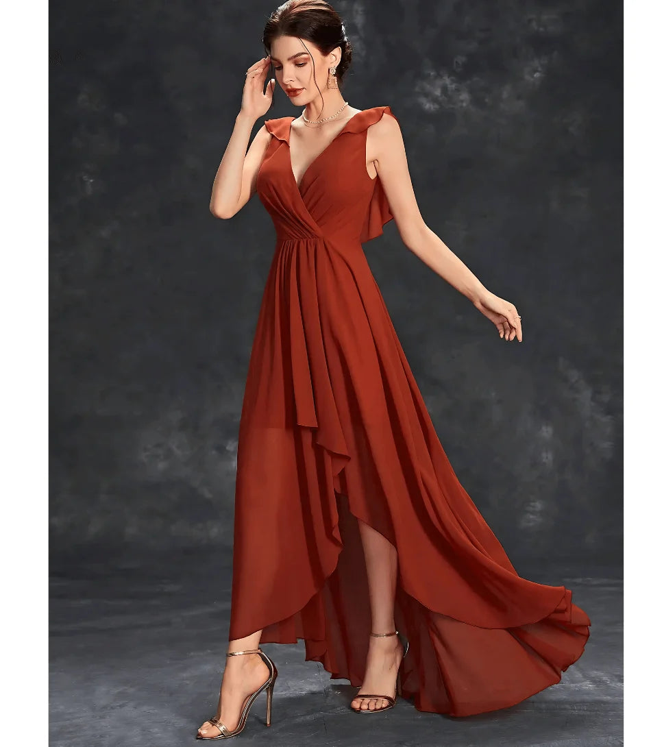 Vestido Longo de Festa com Decote Transpassado e Babados, modelagem fluida e sofisticada.