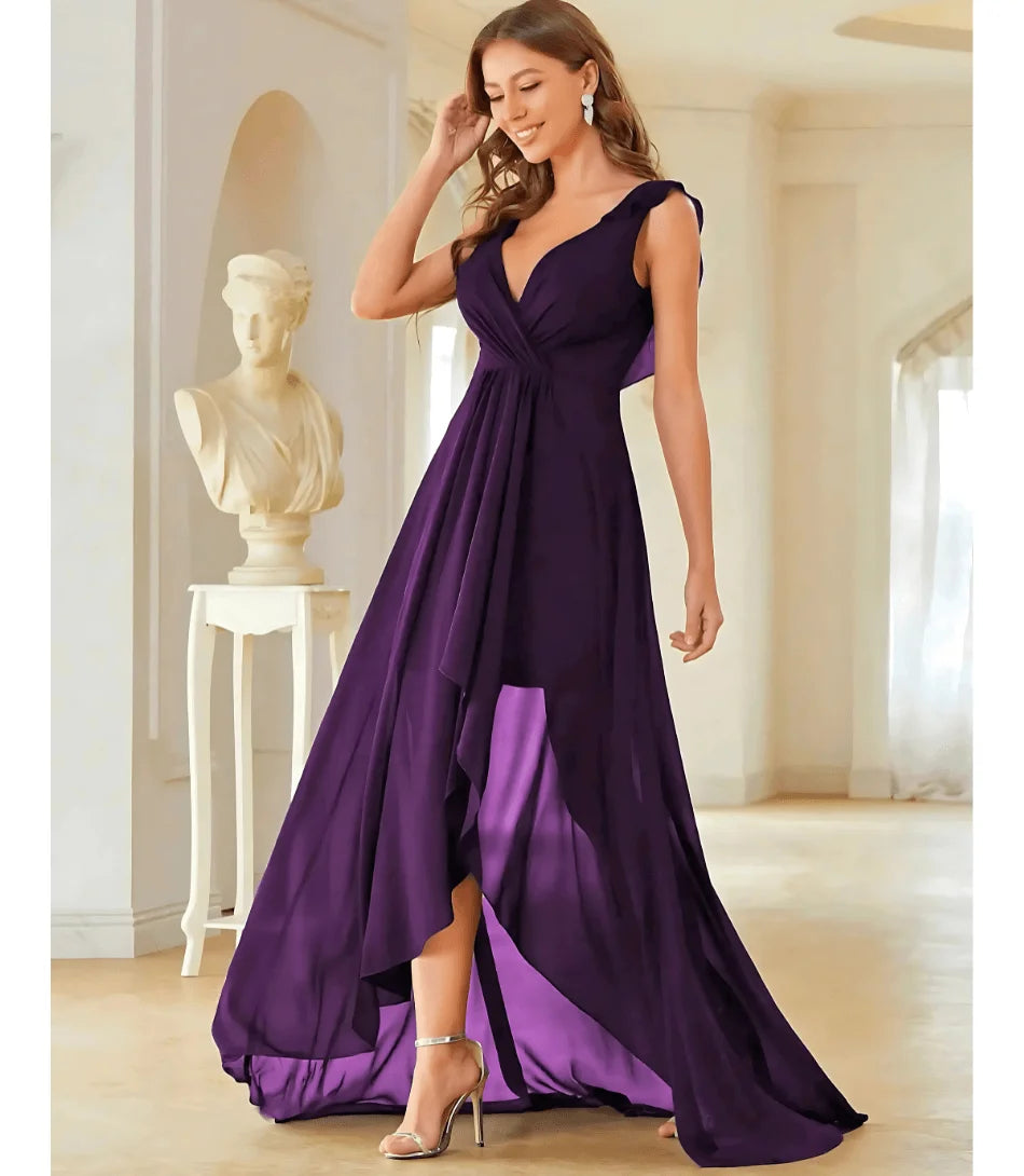 Vestido Longo de Festa com Decote Transpassado e Babados, modelagem fluida e sofisticada.