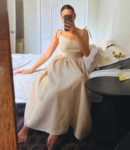 Vestido Linho e algodão leve e respirável Detalhes: Alças ajustáveis, decote reto, corte amplo e fluido Estilo: Boho, ideal para looks casuais e elegantes Comprimento: Longo Ocasiões sugeridas: Praia, eventos ao ar livre, festas diurnas e noturnas