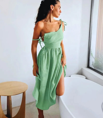 Vestido Linho e algodão leve e respirável Detalhes: Alças ajustáveis, decote reto, corte amplo e fluido Estilo: Boho, ideal para looks casuais e elegantes Comprimento: Longo Ocasiões sugeridas: Praia, eventos ao ar livre, festas diurnas e noturnas