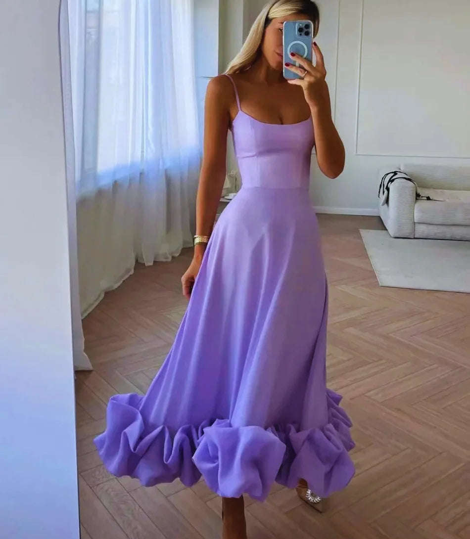 Vestido Midi de Festa com alças, em tecido fluido e design elegante para eventos especiais.