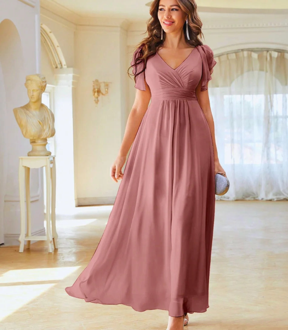 Vestido de festa longo elegante com decote V e mangas delicadas, ideal para eventos formais, em tecido leve e fluido.