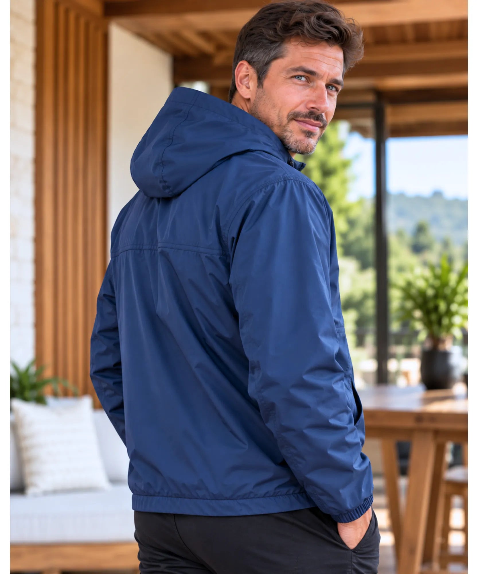 Comprar anorak masculino com capuz visto de costas azul marinho em promoção Anellimn
