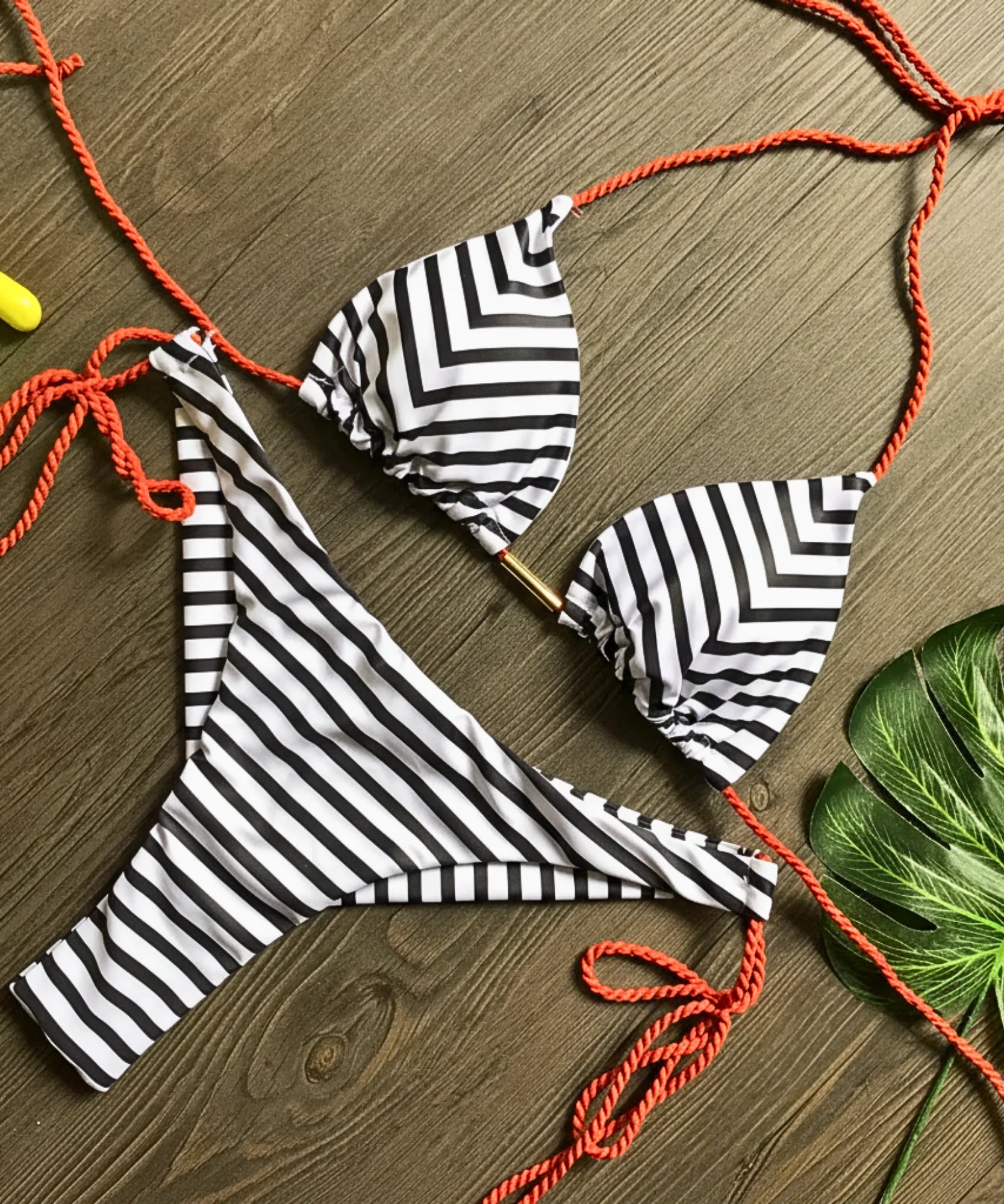 Comprar biquíni cortininha listrado feminino com amarração lateral ajustável para praia e piscina barato