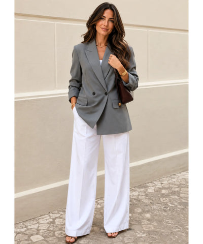 Blazer cinza de alfaiataria em look de corpo inteiro