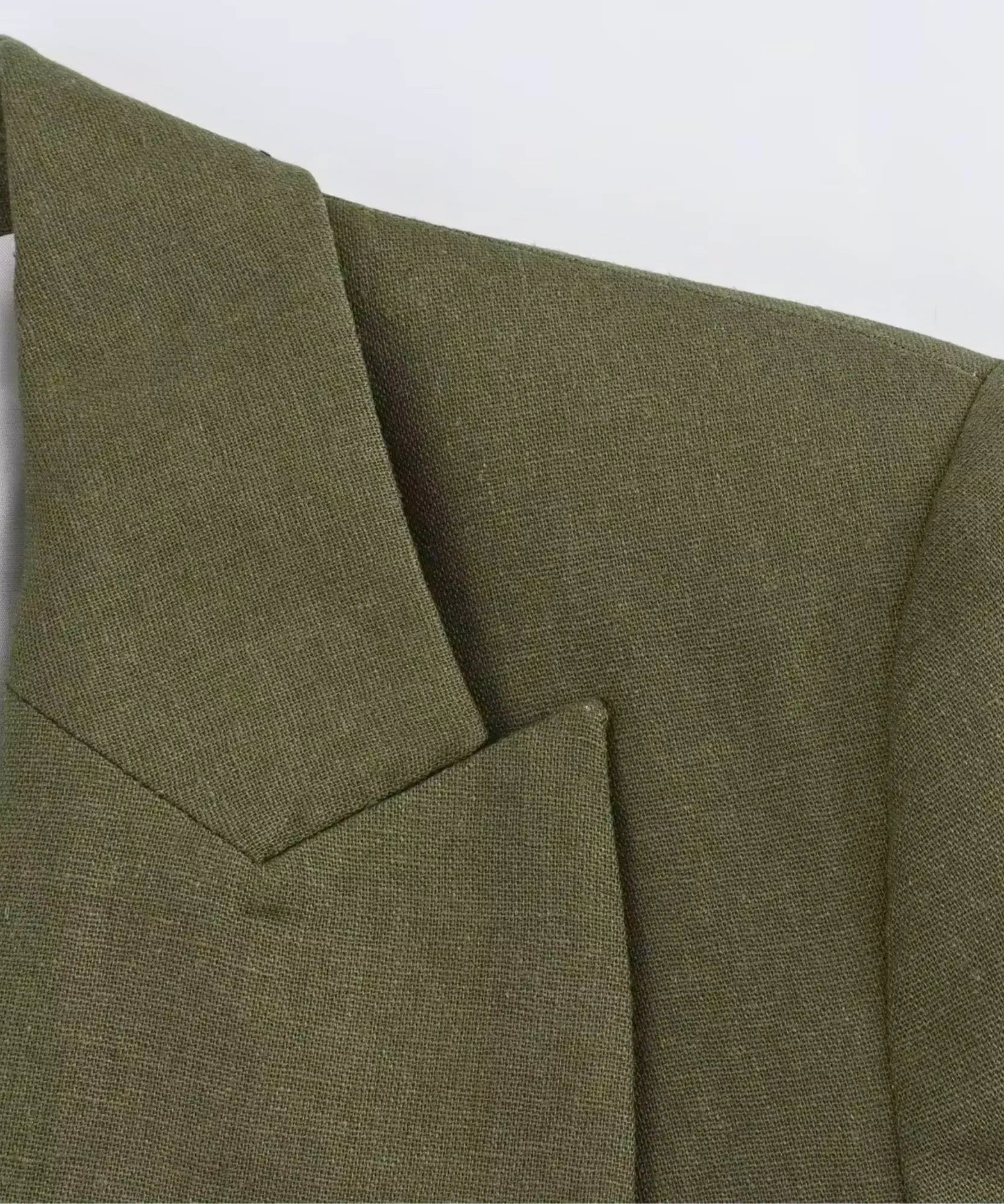 Blazer feminino alfaiataria linho manga 7/8 verde, detalhe da textura do tecido