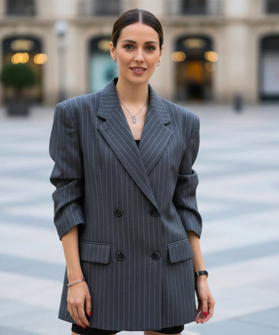 Blazer Feminino Alfaiataria Risca de Giz Oversized Cinza | Anna